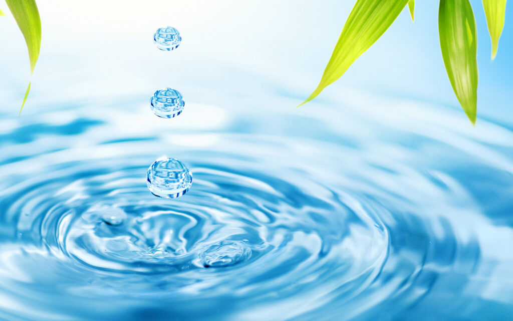 Giải mã giấc mơ nằm mơ thấy nước – Mơ thấy nước là tốt hay xấu? Nên đánh con gì?